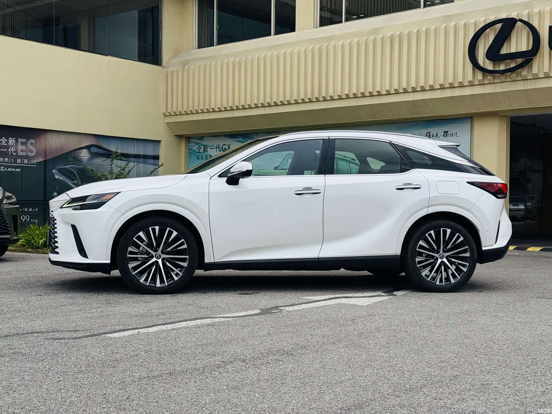 Lexus RX, 2023 2
