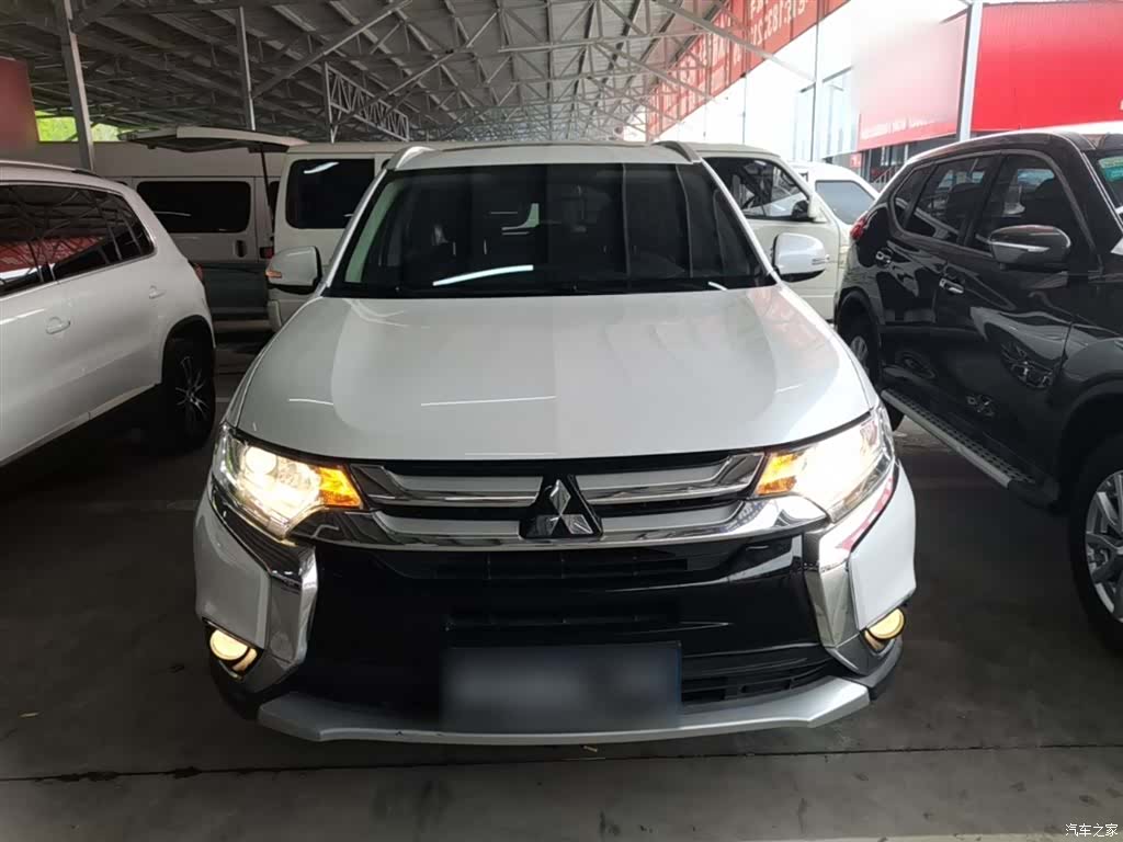 Mitsubishi Outlander, 2018 3