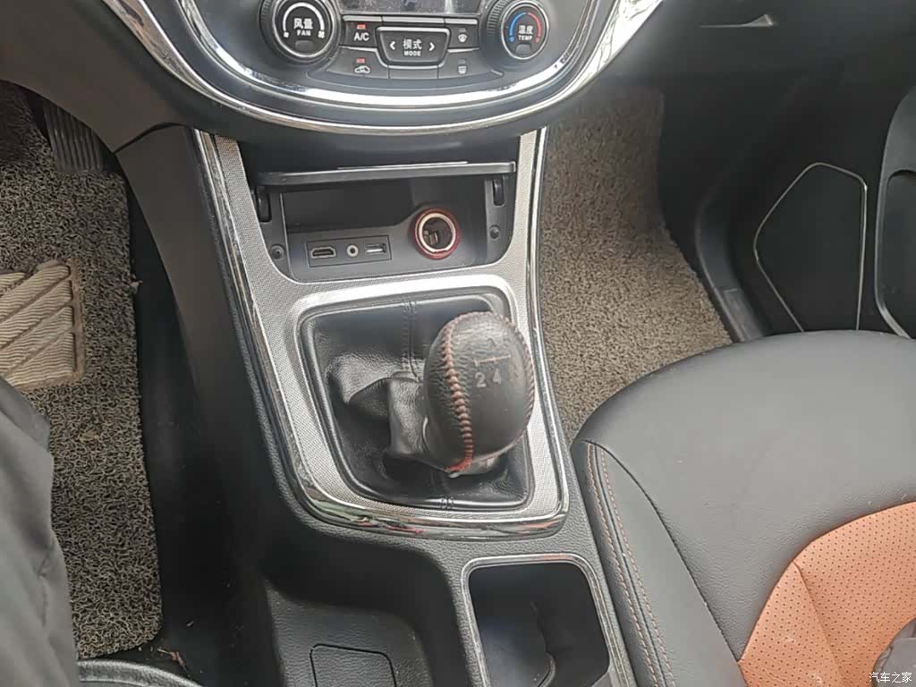 Wuling 560, 2015 14