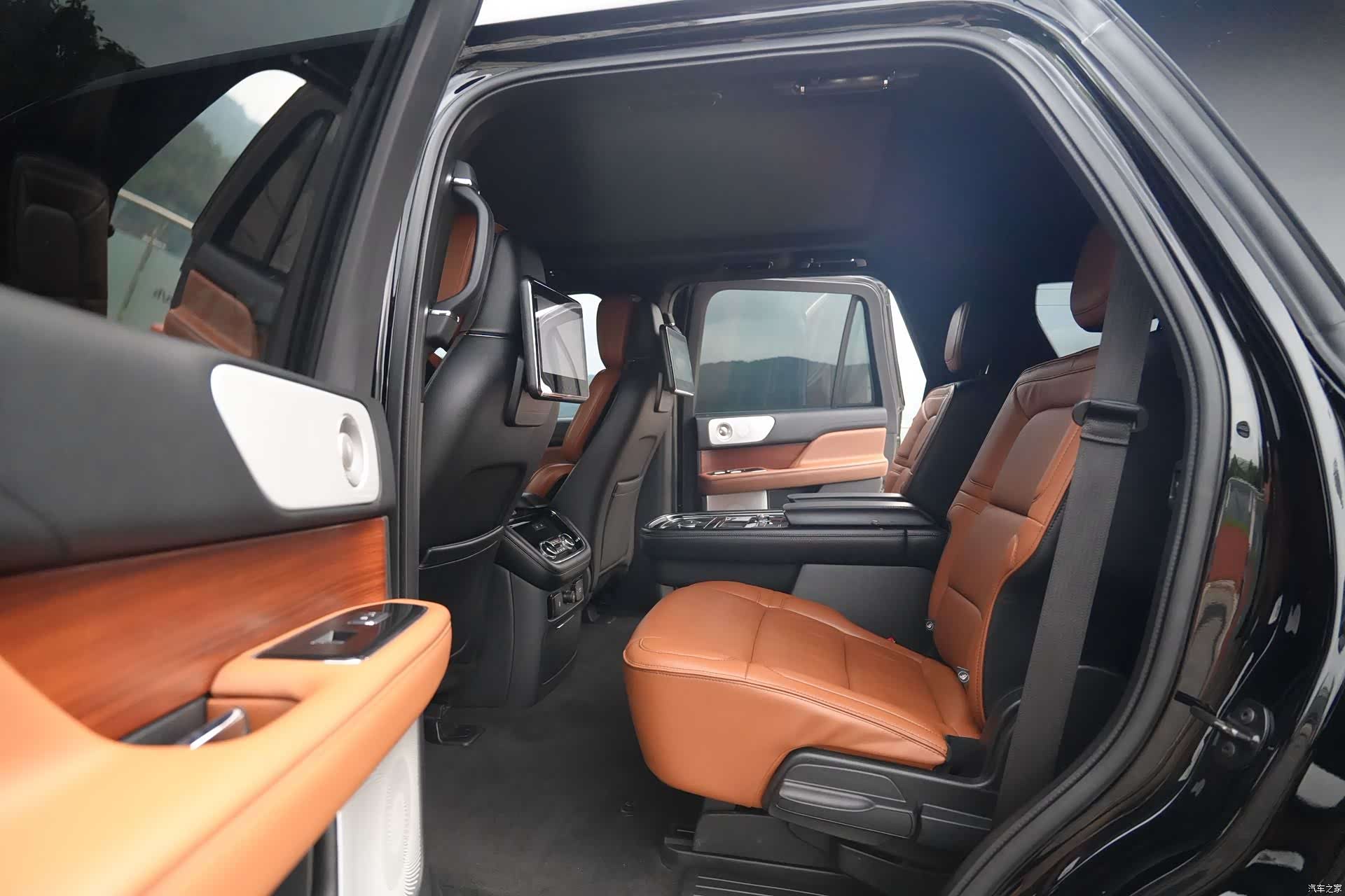 Lincoln Navigator, 2018 11