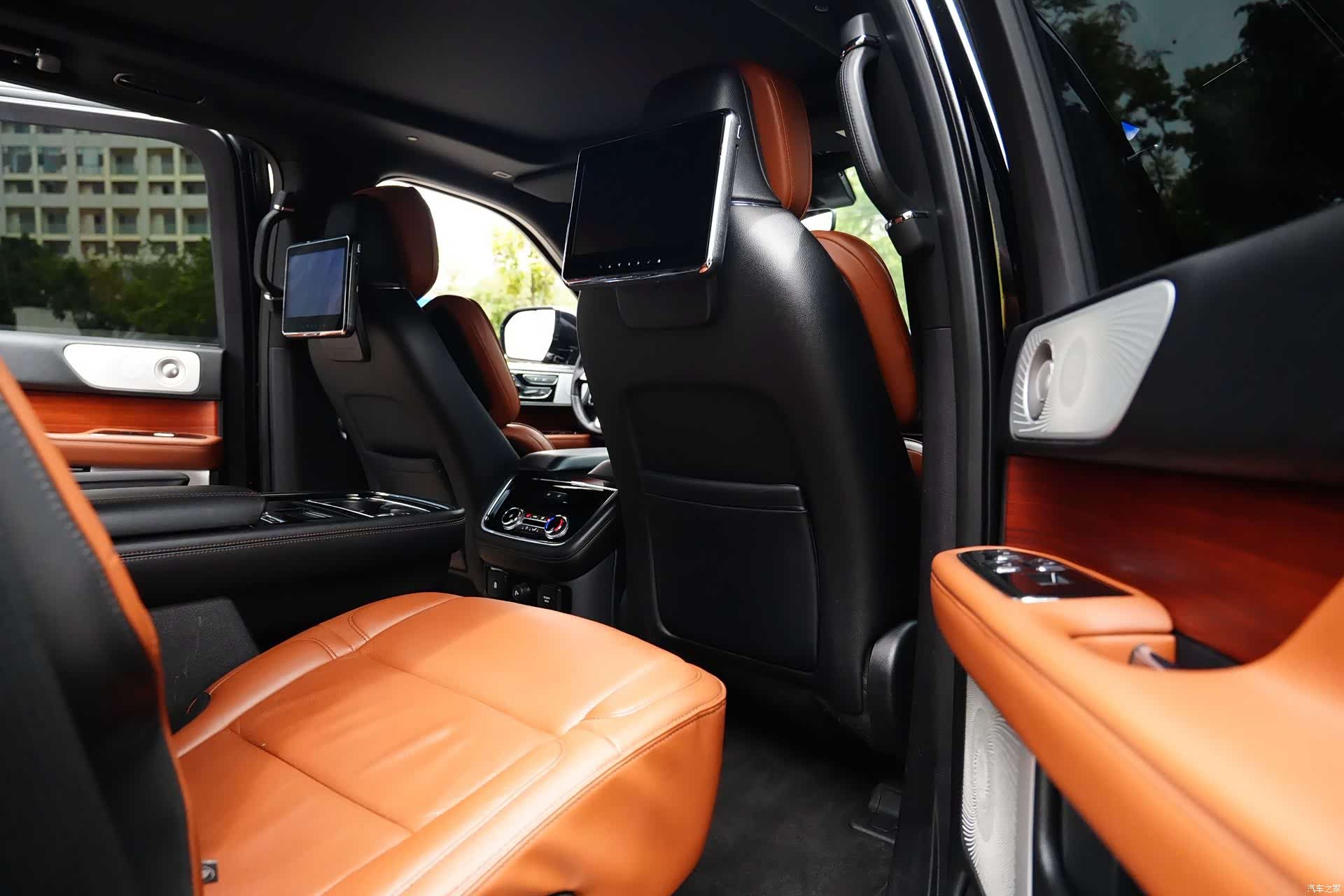 Lincoln Navigator, 2018 9