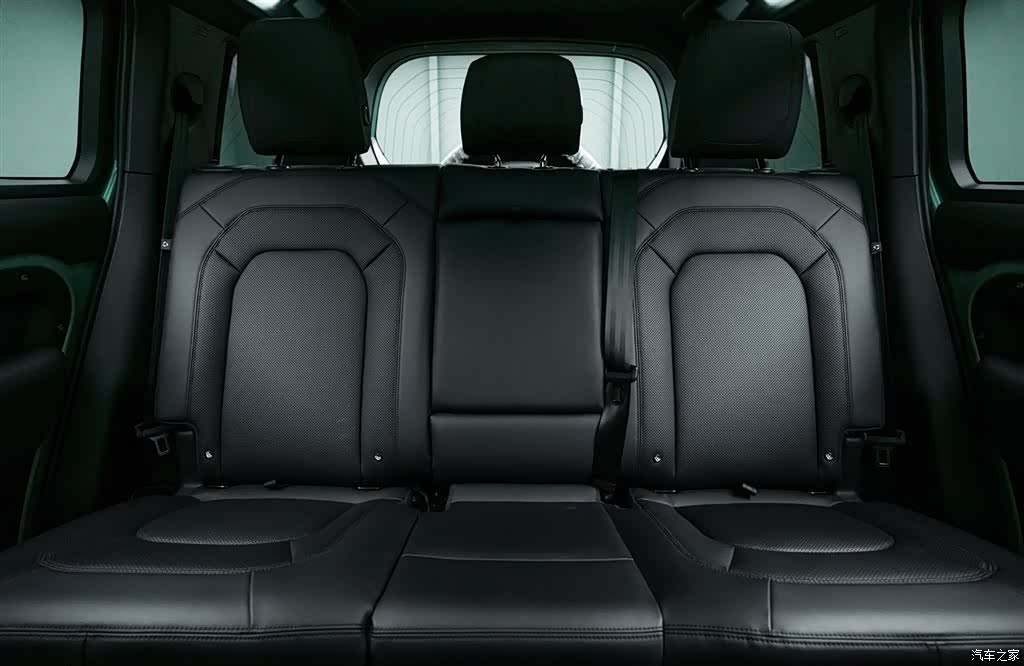 Land Rover Defender, 2023 14