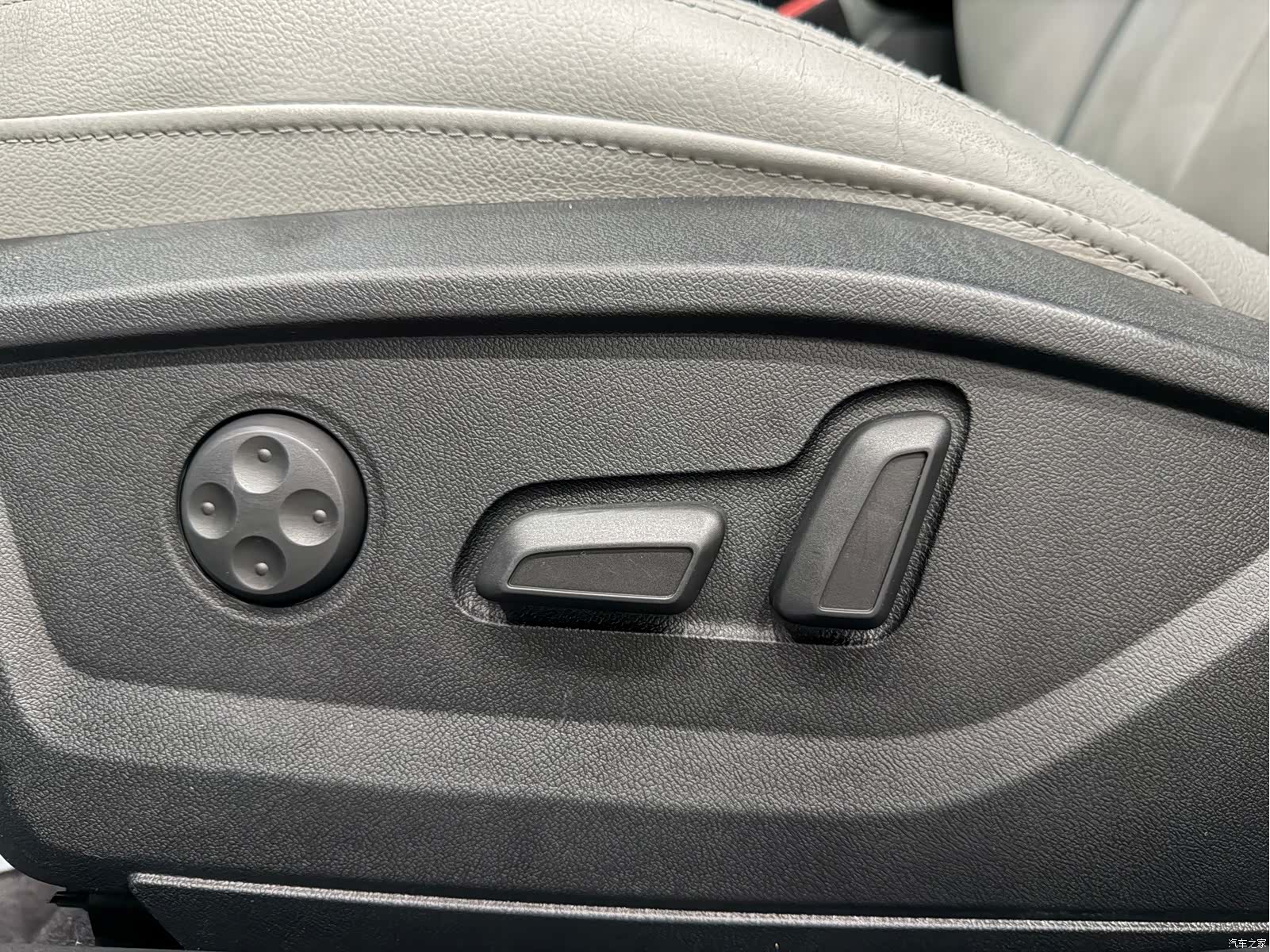 Audi Q2L, 2023 20