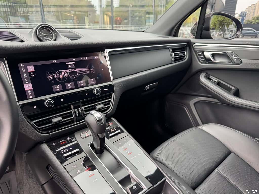Porsche Macan, 2022 12