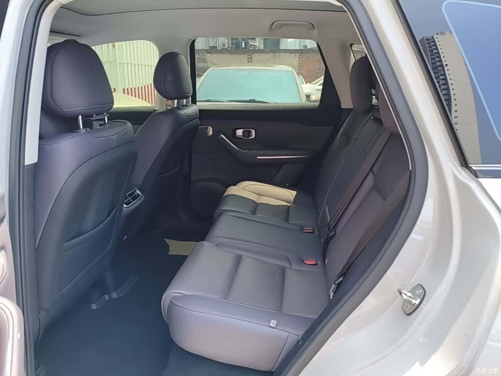 Leapmotor C10, 2024 13