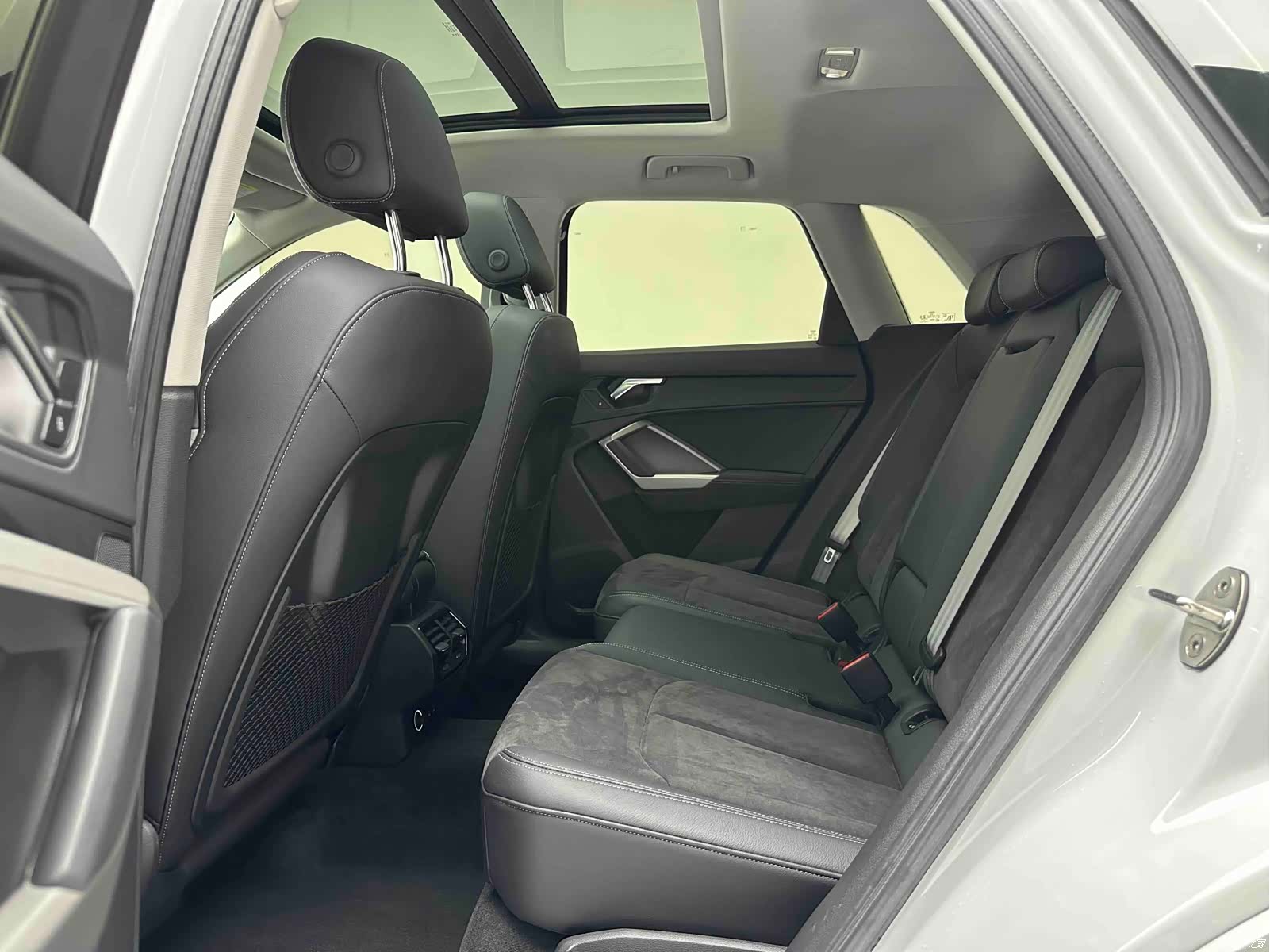 Audi Q3, 2022 все фото