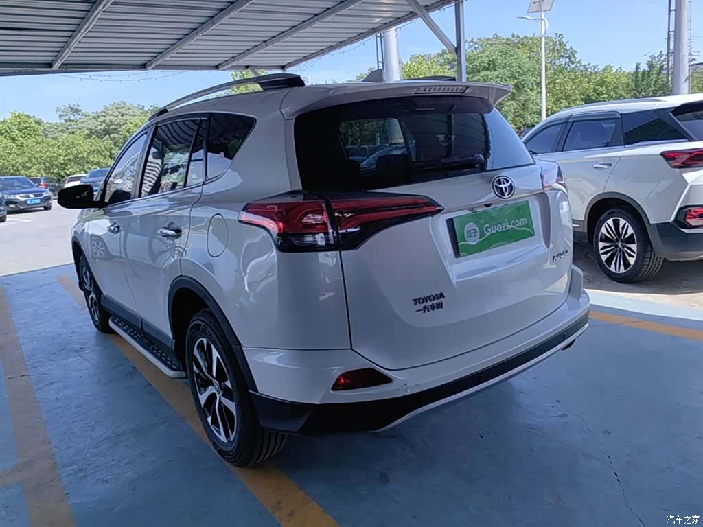 Toyota RAV4, 2017 все фото
