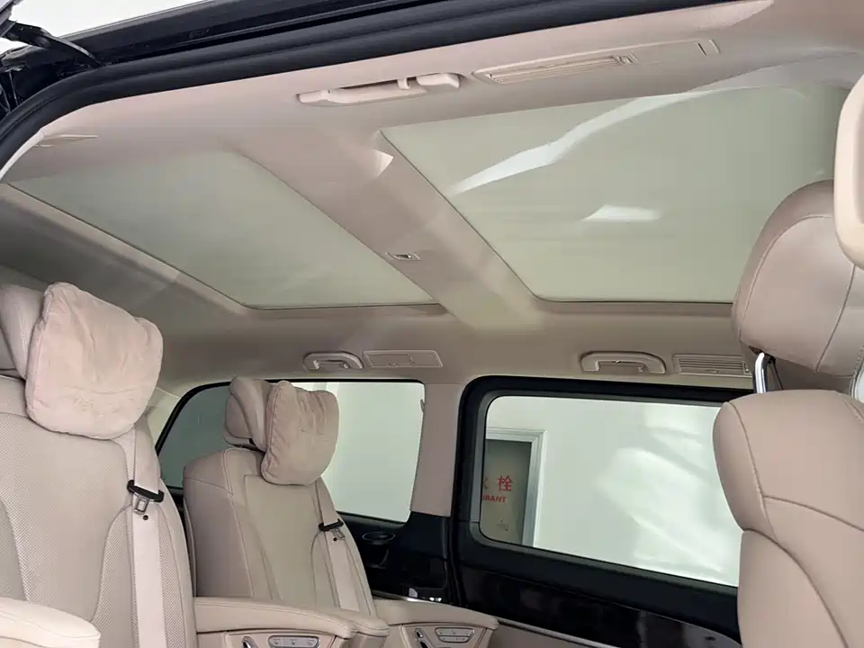 Mercedes-Benz V-class