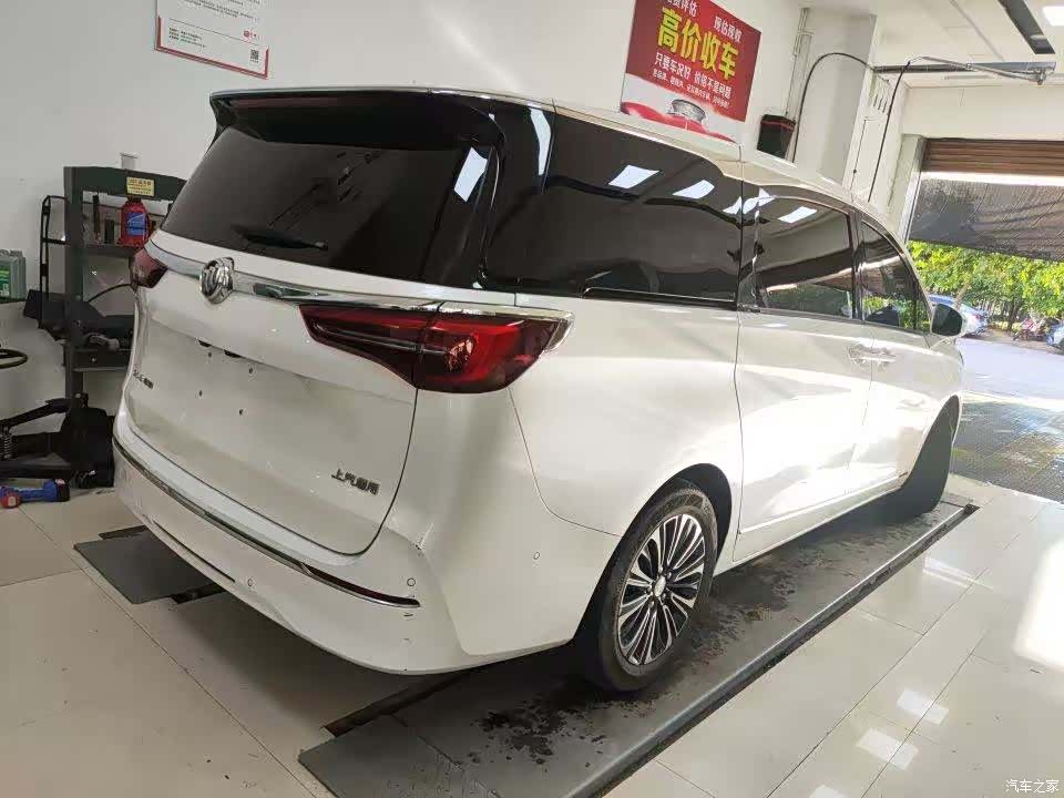 Buick GL8, 2021 3