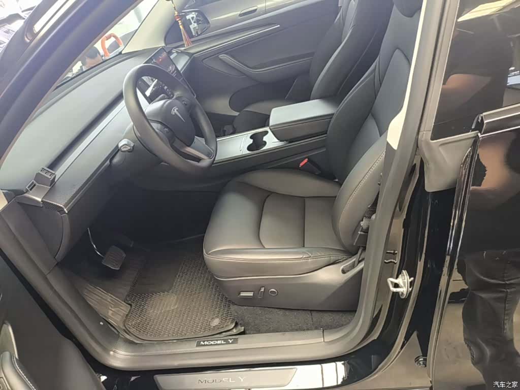 Tesla Model Y, 2023 15