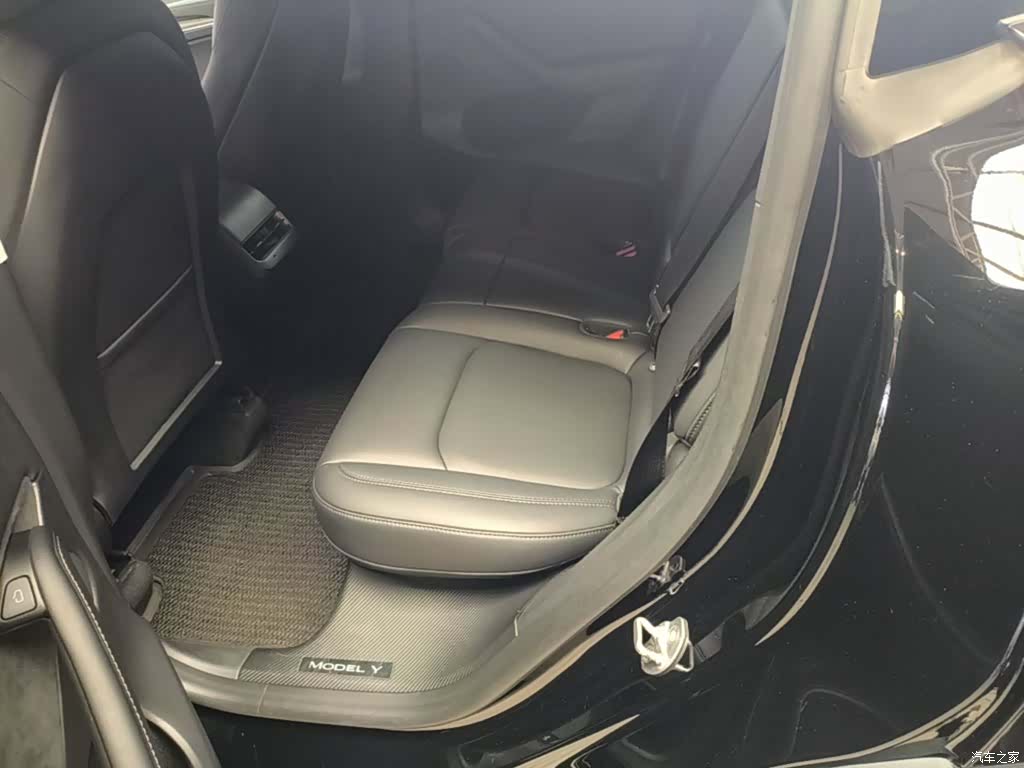 Tesla Model Y, 2023 17