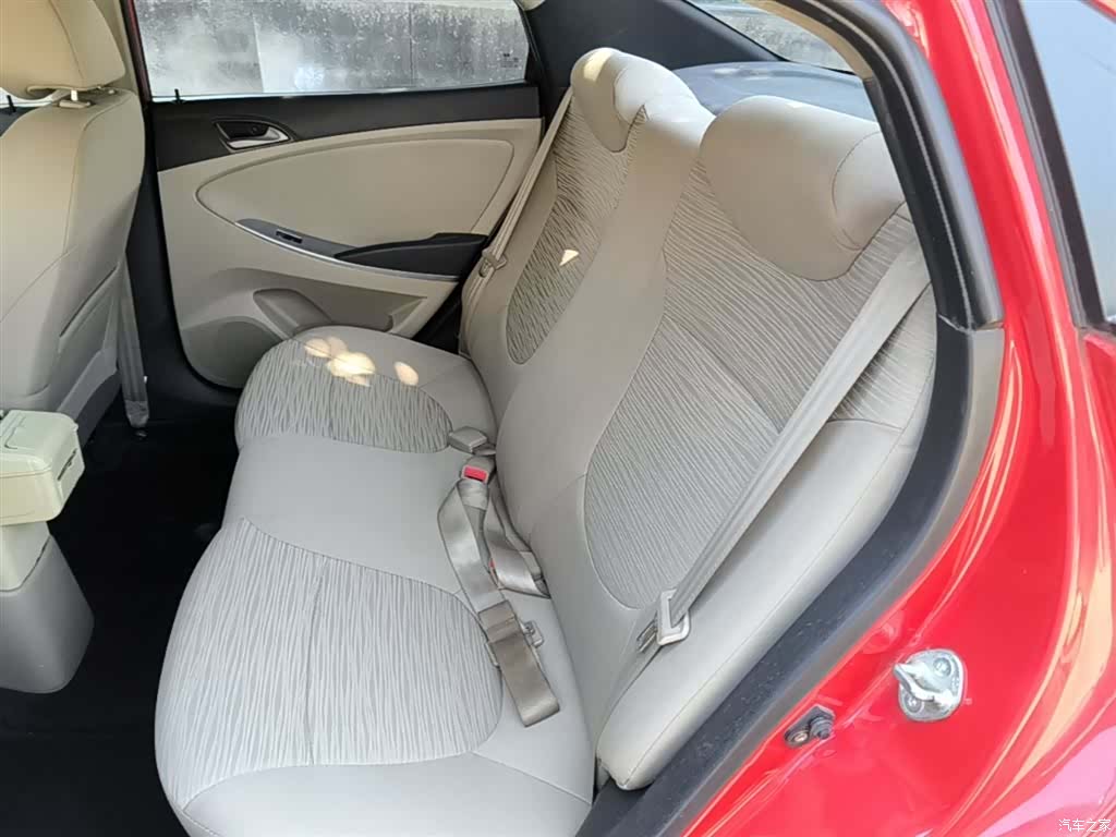 Hyundai GLS, 2015 17