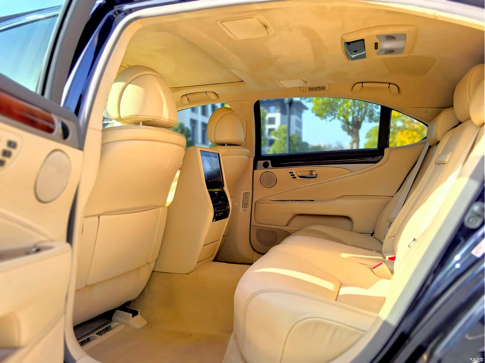 Lexus LS, 2015 6