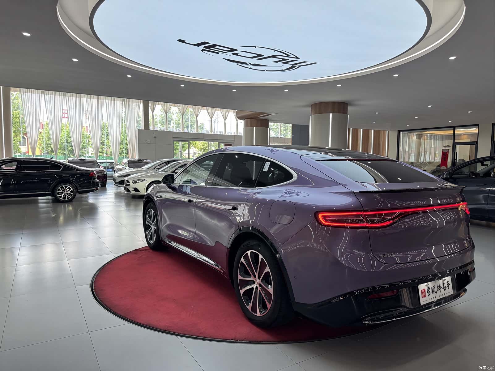 Luxeed R7, 2025 7