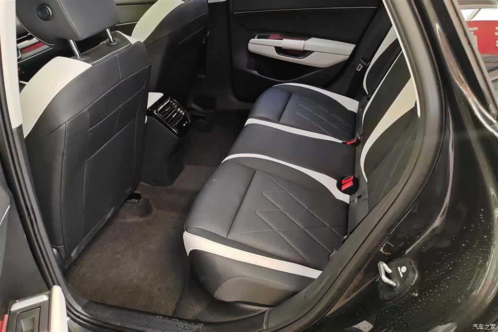 Volkswagen Sagitar, 2025 11