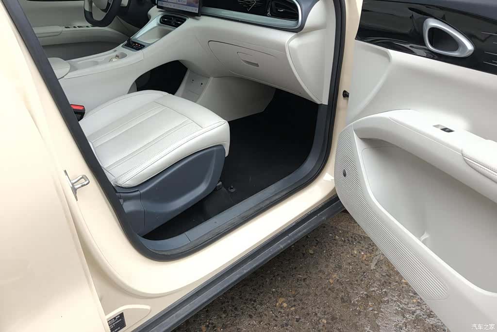 Geely Xingyuan, 2025 8