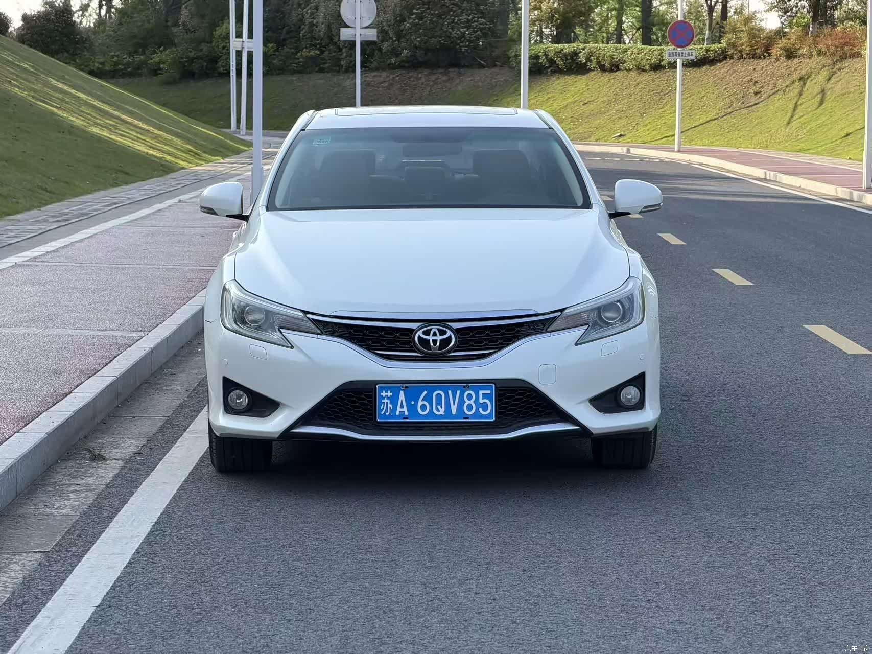 Toyota 2.5V, 2015 2