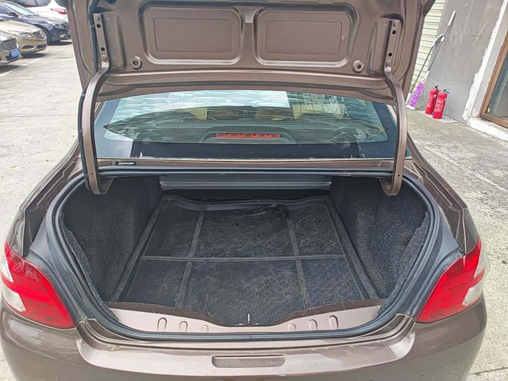 Peugeot 301, 2015 19