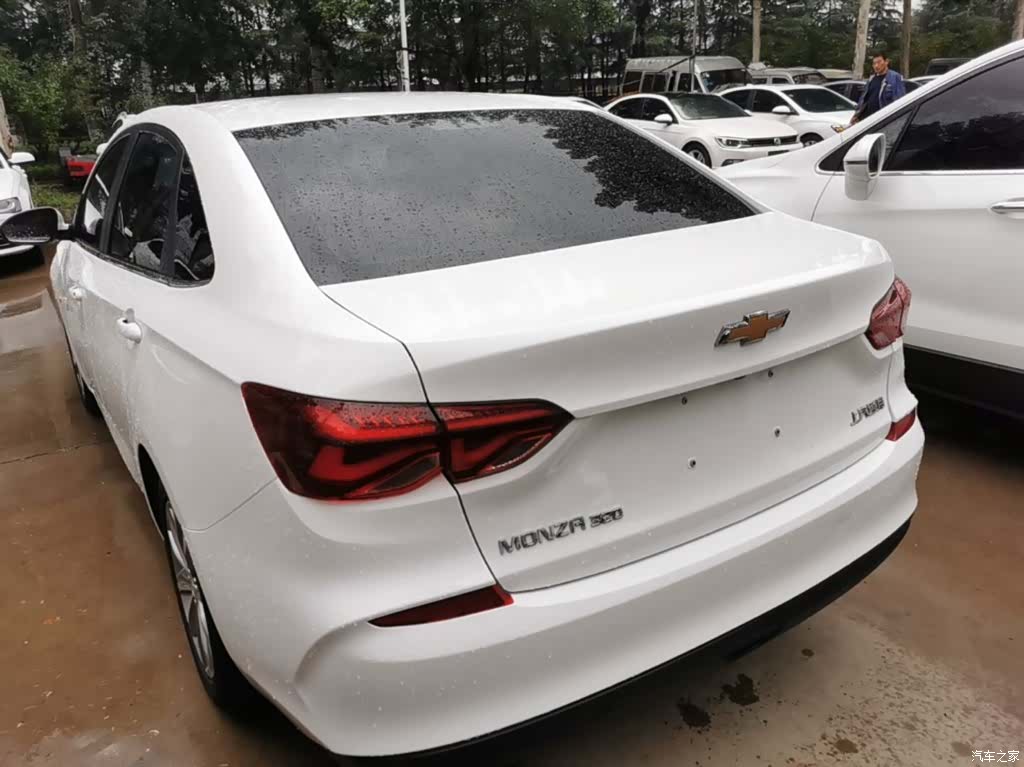 Chevrolet 320, 2022 все фото