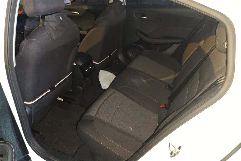 Roewe i5, 2025 11