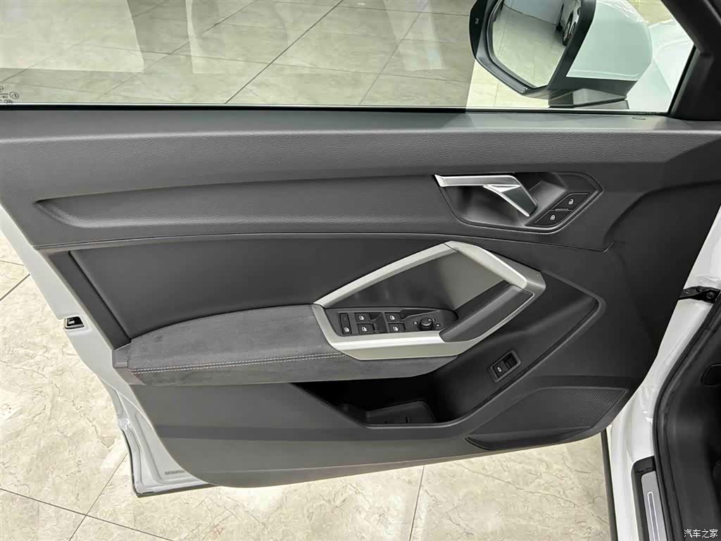 Audi Q3, 2022 10