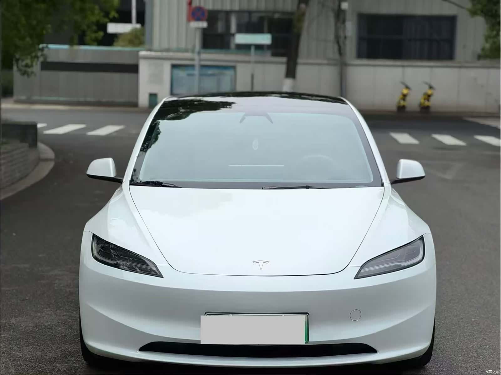 Tesla Model 3, 2025 11