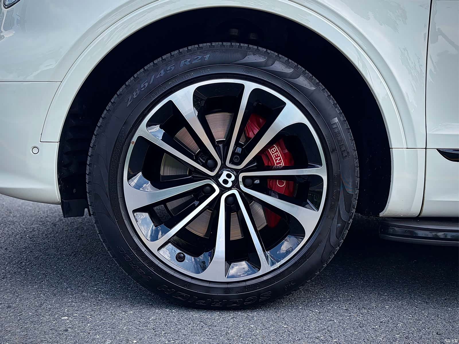 Bentley Bentayga, 2022 19