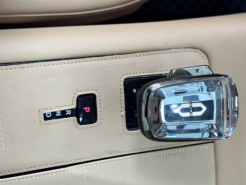 AITO Ask the world M7