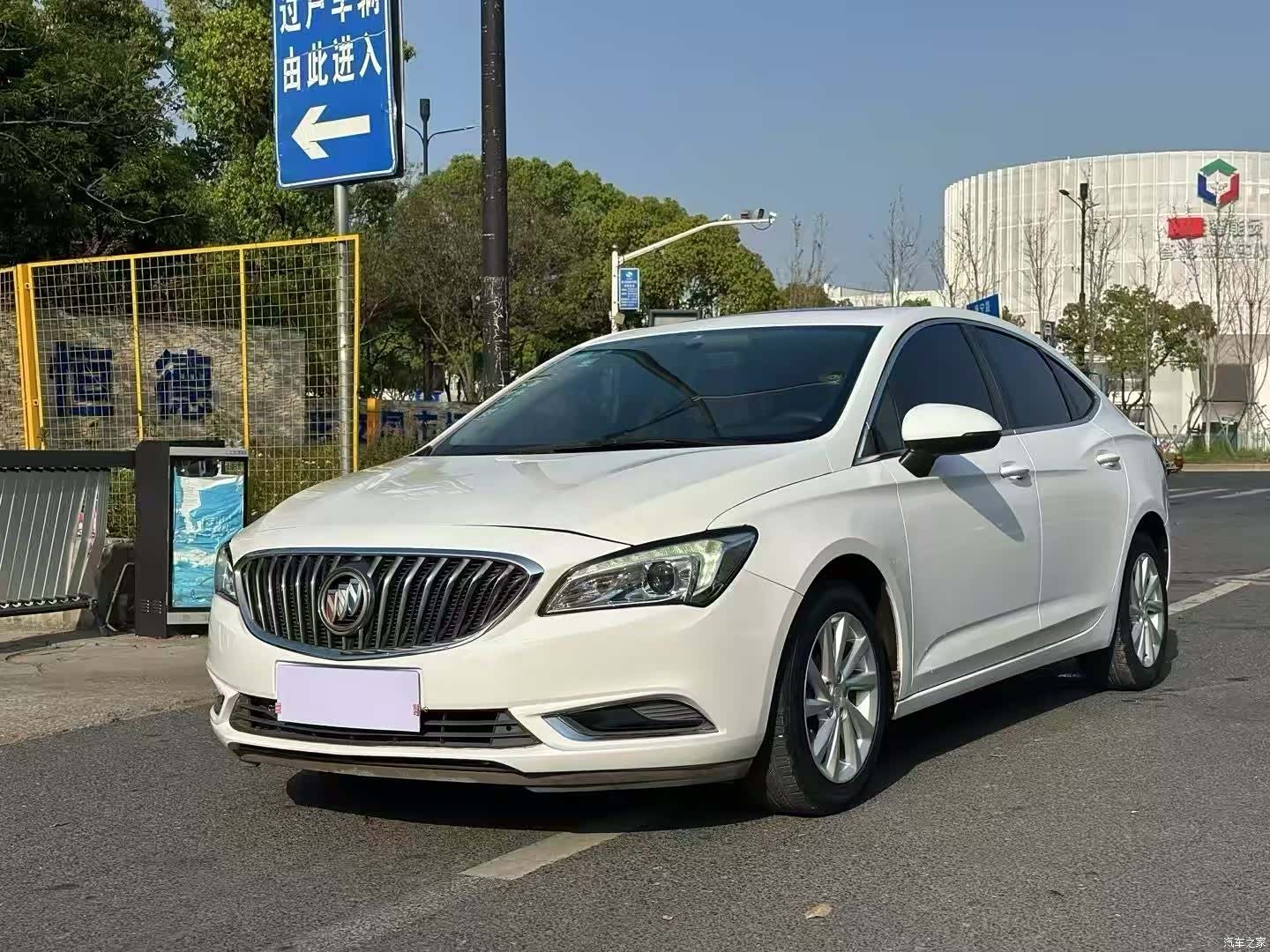 Buick Verano, 2016 1
