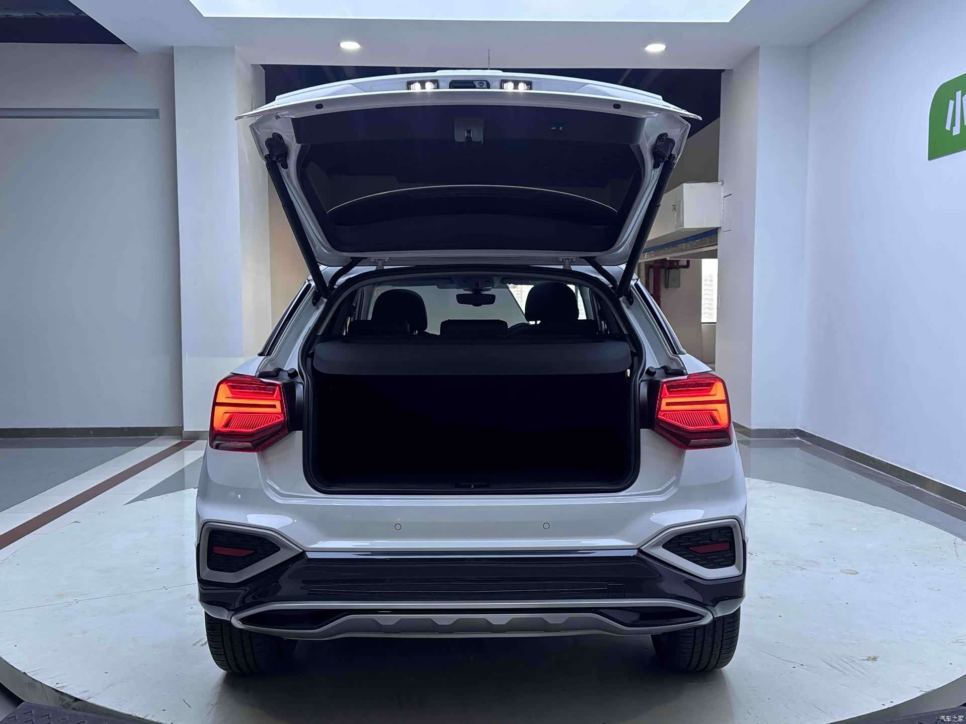 Audi Q2L, 2021 20