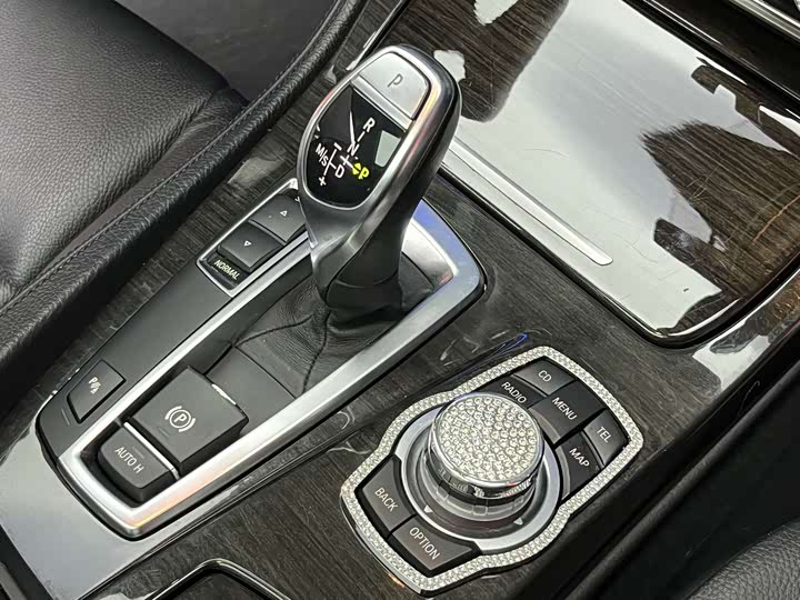 BMW 5 Series, 2011 года фото 15