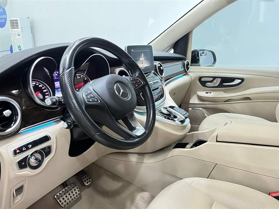 Mercedes-Benz V-class