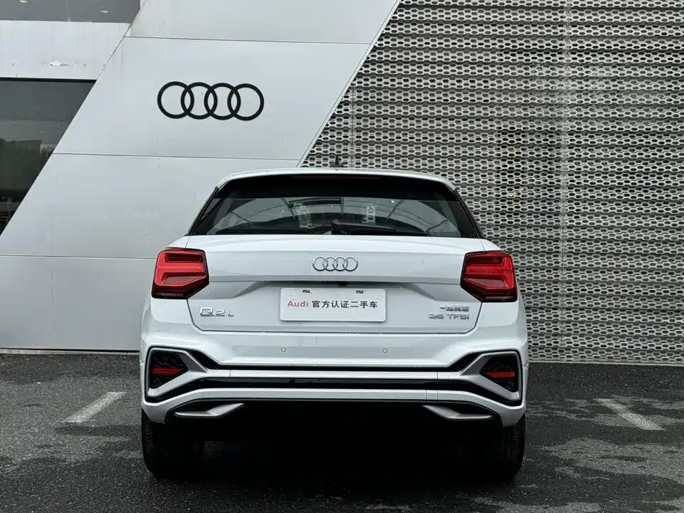 Audi Q2L