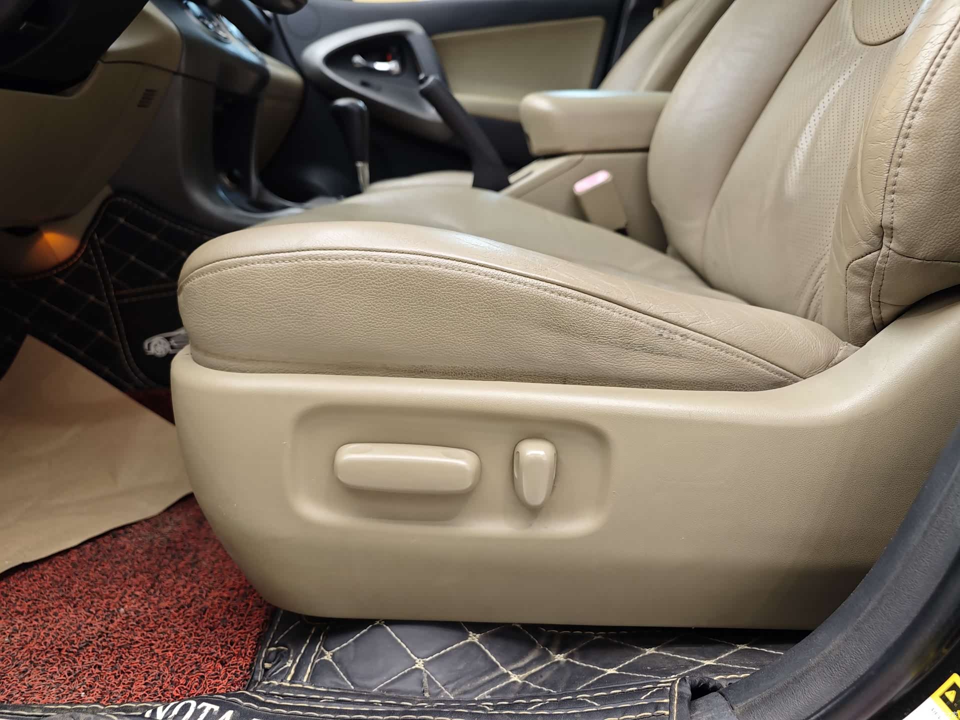 Toyota RAV4, 2012 11
