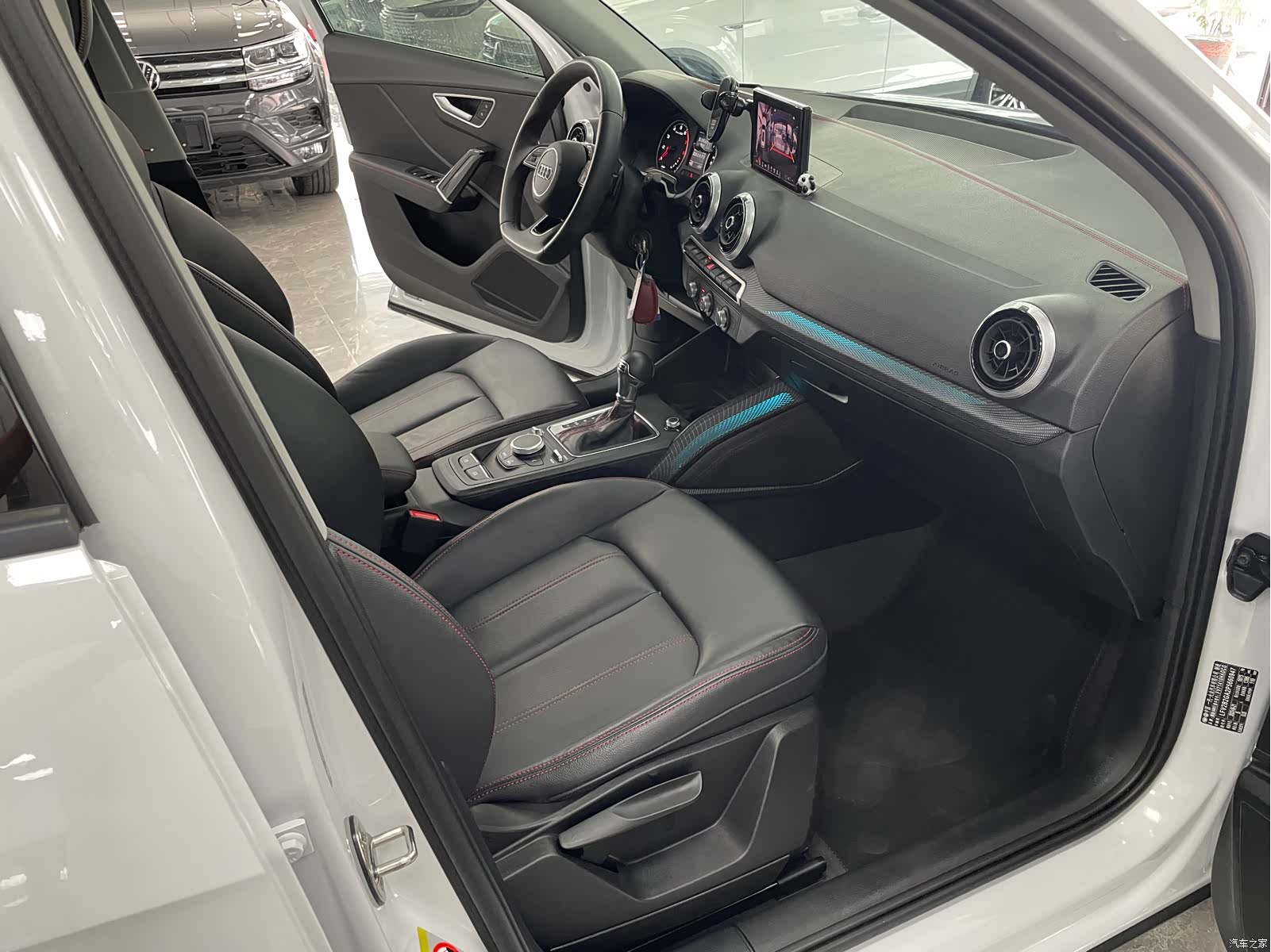 Audi Q2L, 2023 7