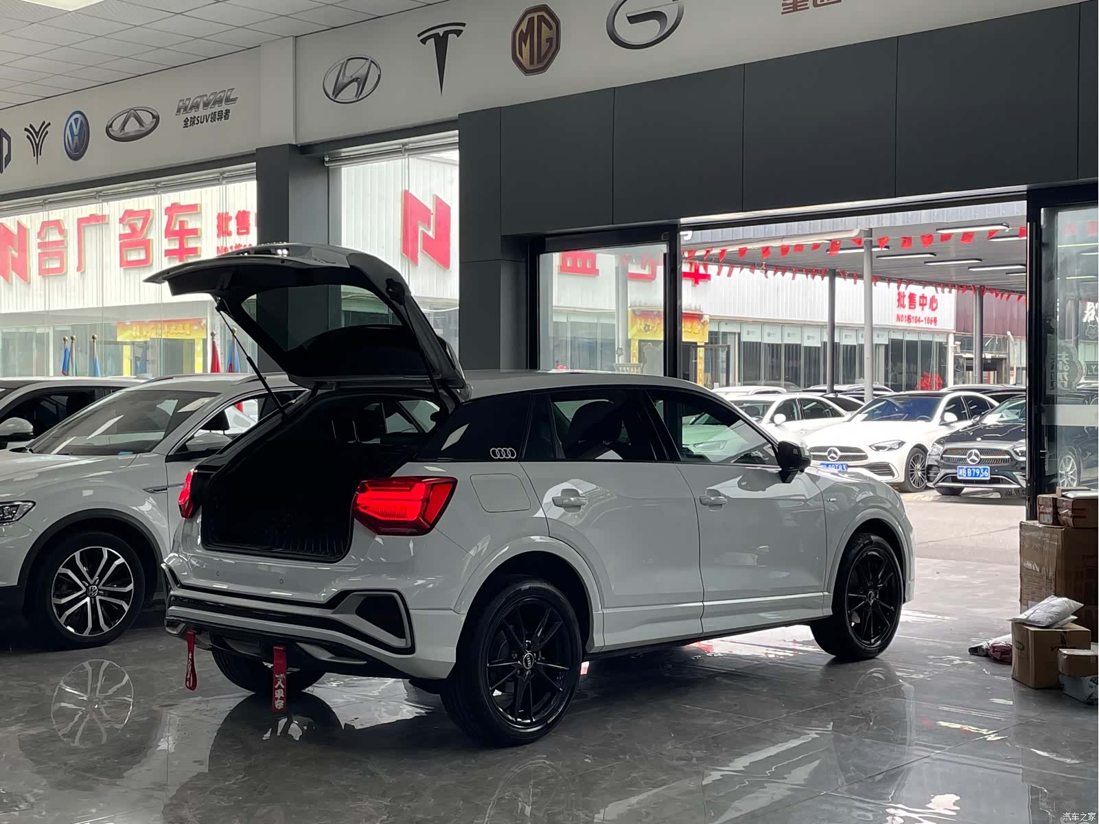 Audi Q2L, 2023 16