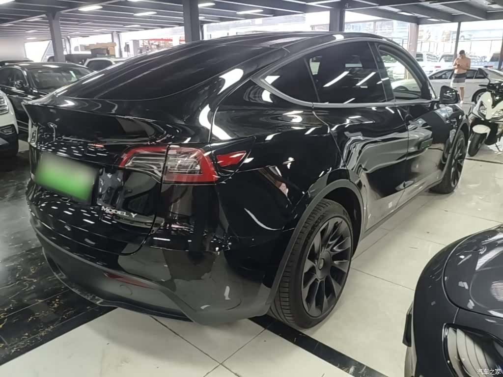 Tesla Model Y, 2024 7