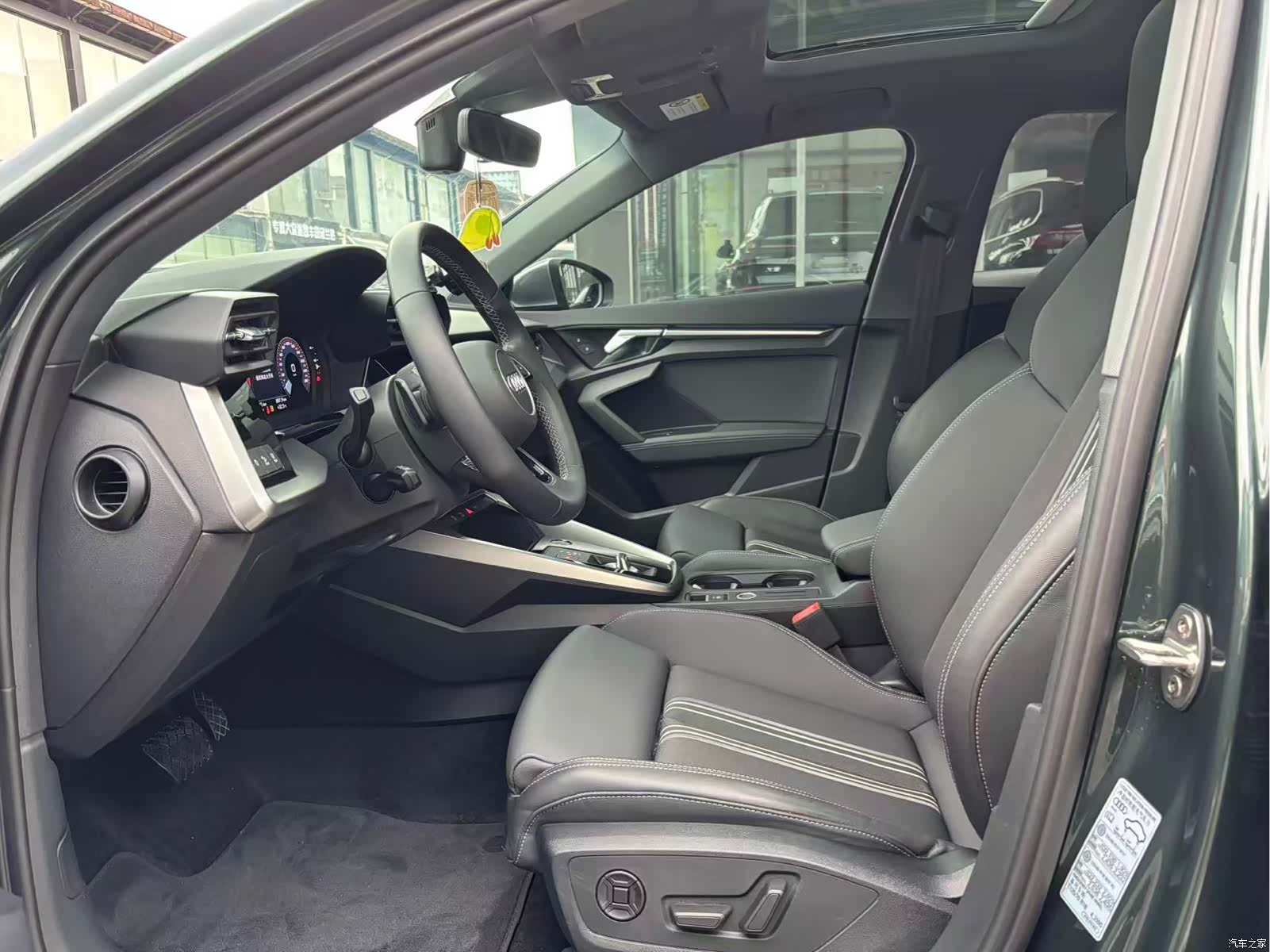 Audi A3, 2023 все фото