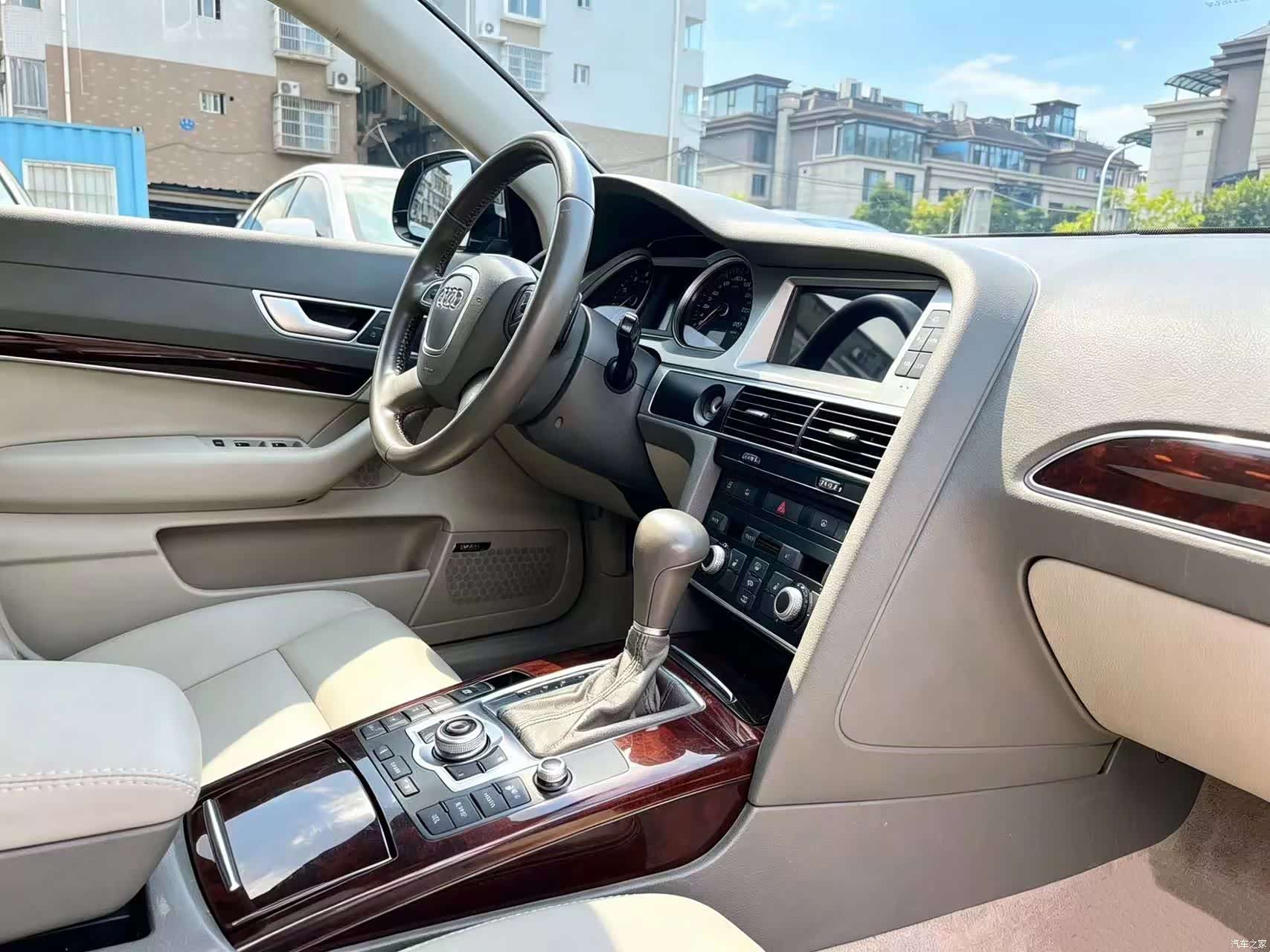 Audi A6L, 2010 16