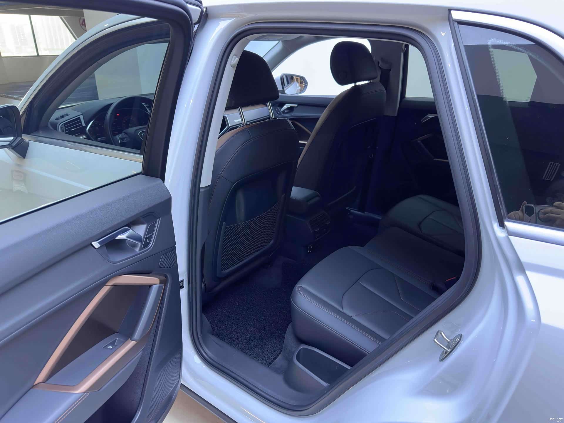Audi Q3, 2023 13