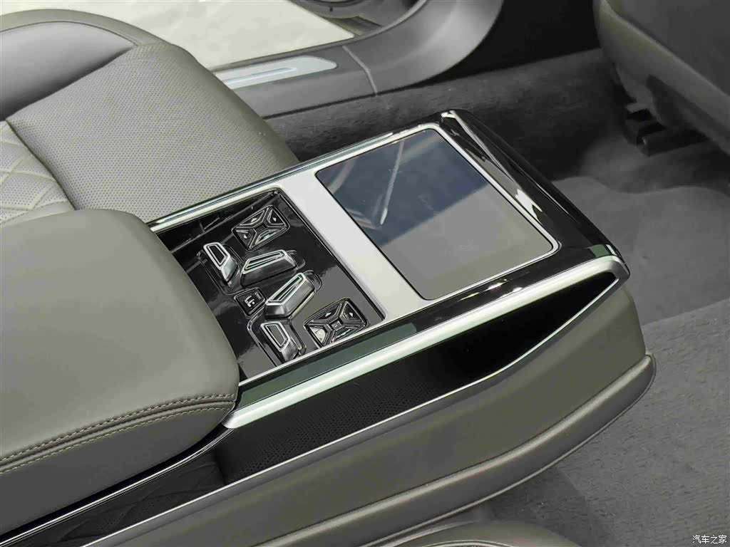 Audi A8L, 2022 11
