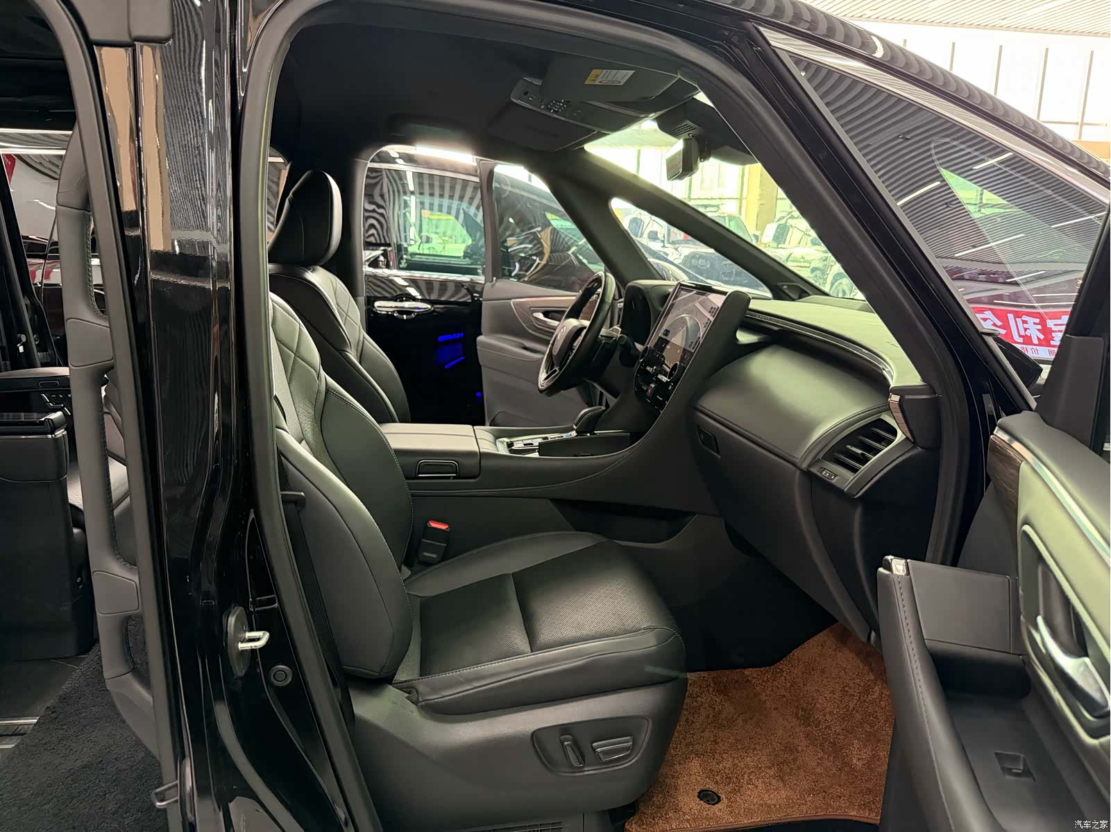 Toyota Alphard, 2023 8