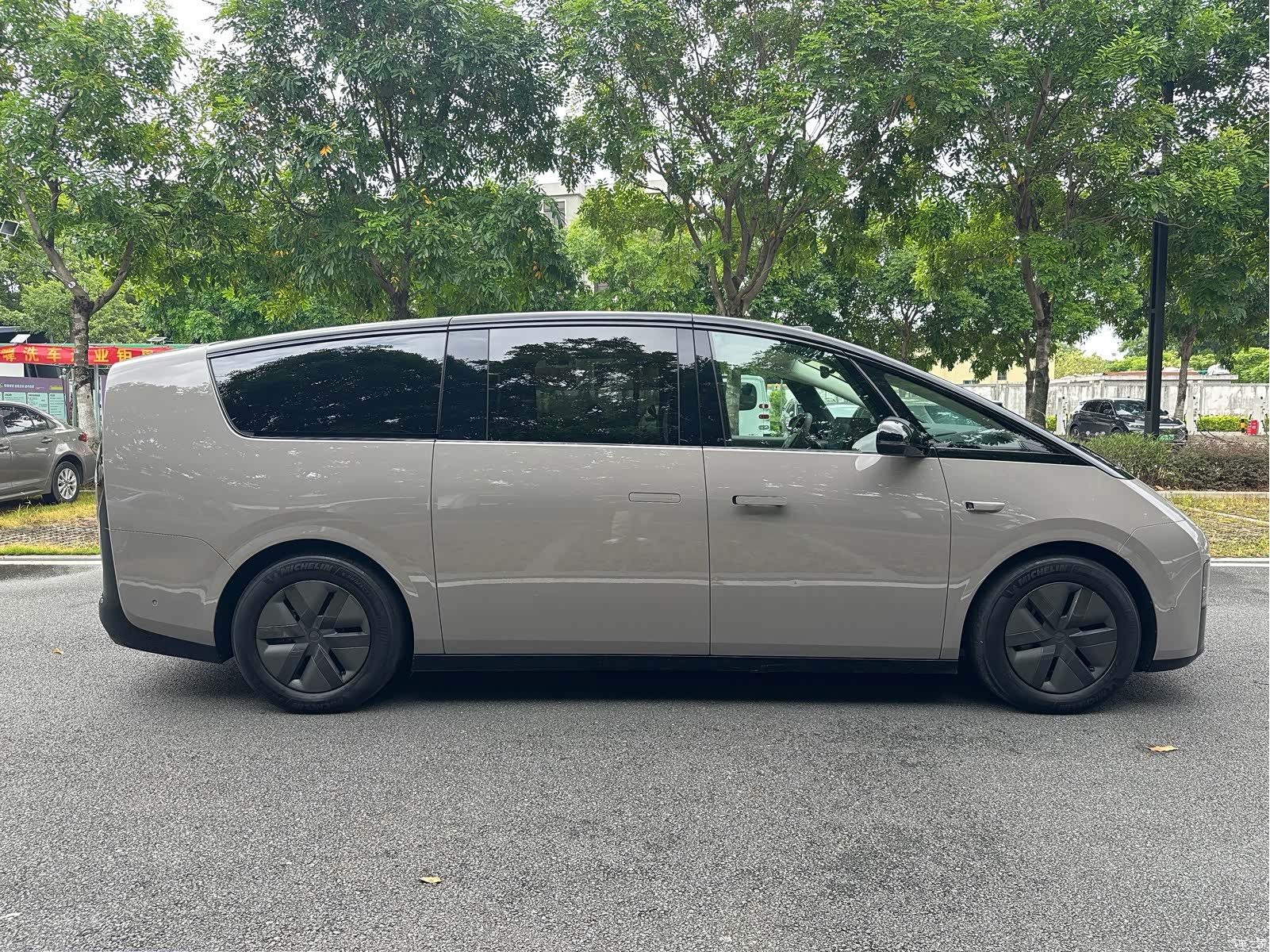 Li Auto MEGA, 2024 30