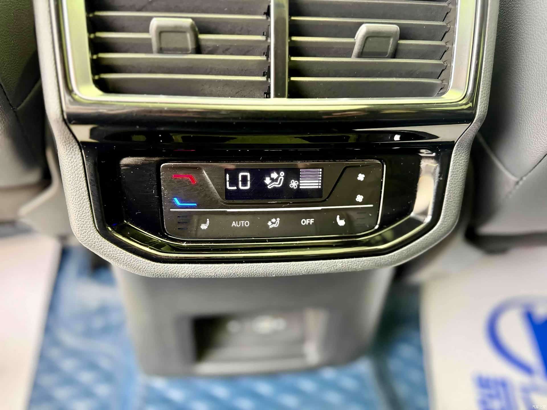 Volkswagen Teramont X, 2022 13