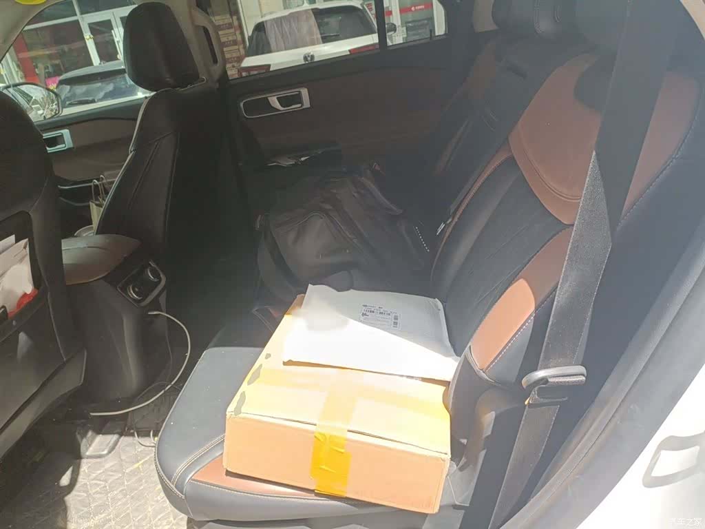 Ford Explorer, 2022 15