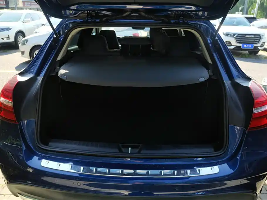 Mercedes-Benz GLA Mercedes-Benz GLA