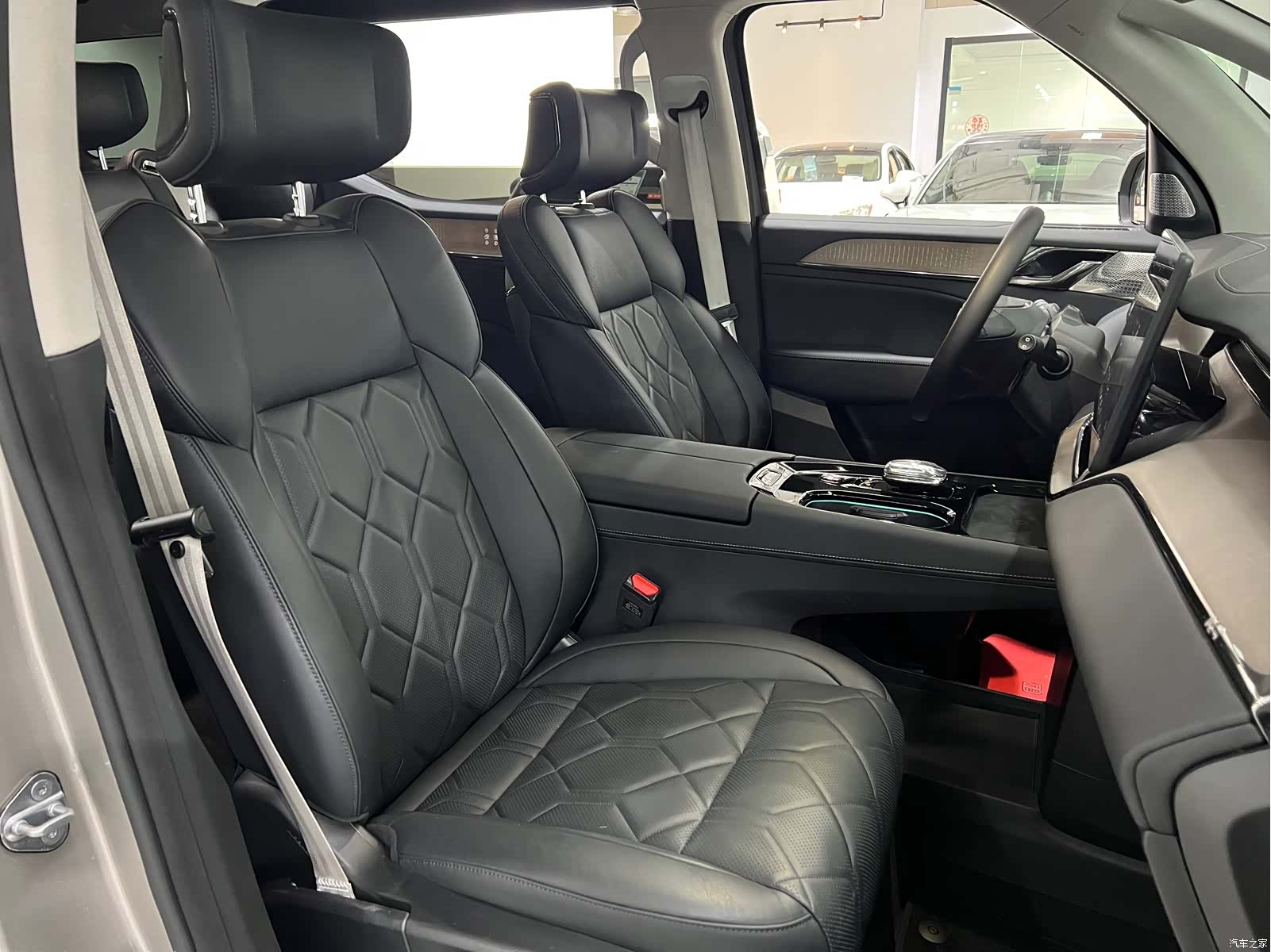 Volvo EM90, 2024 15