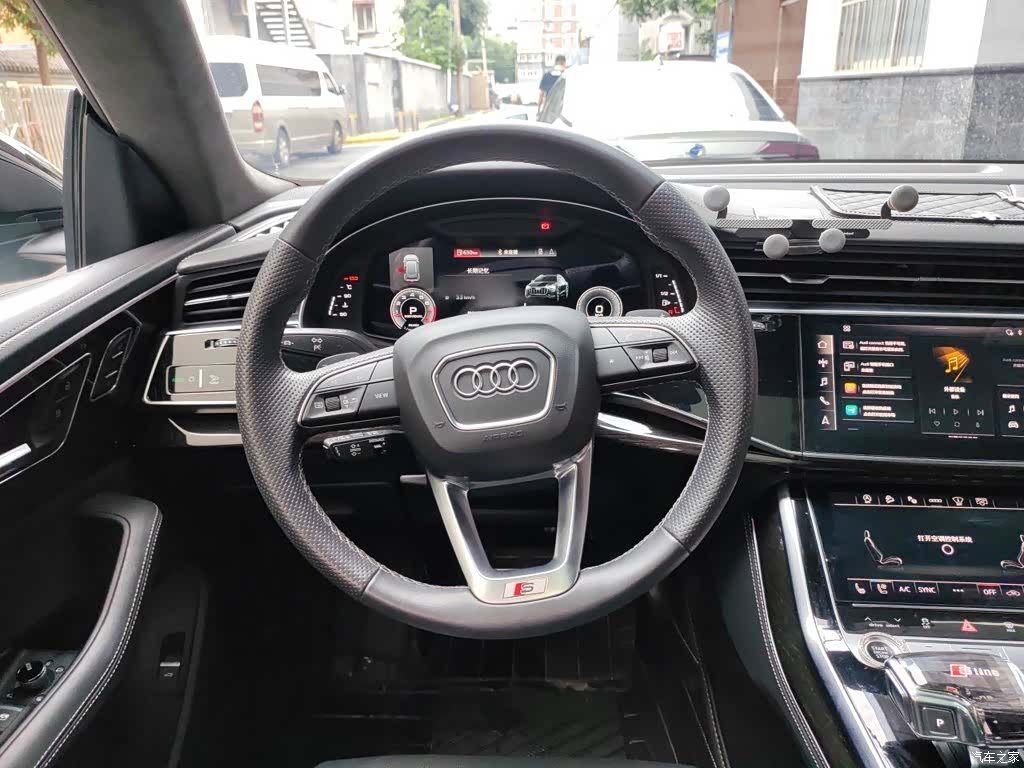 Audi Q8, 2023 6