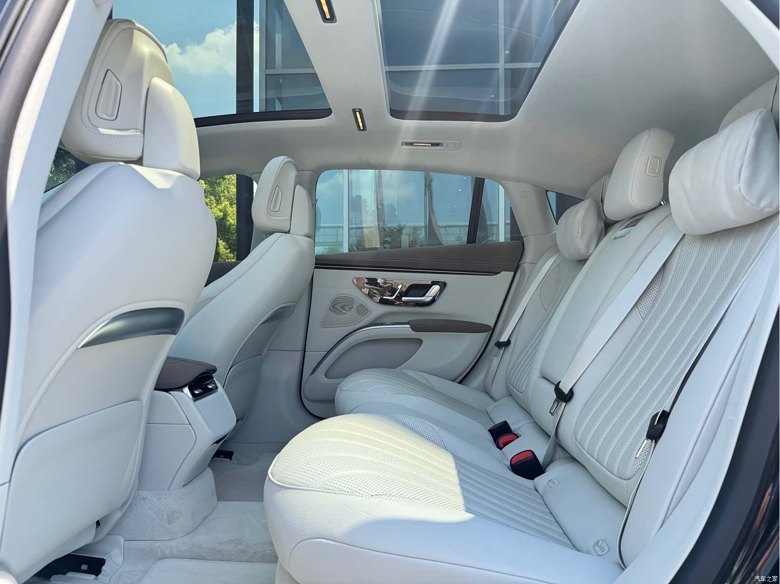 Mercedes-Benz EQS, 2024 9