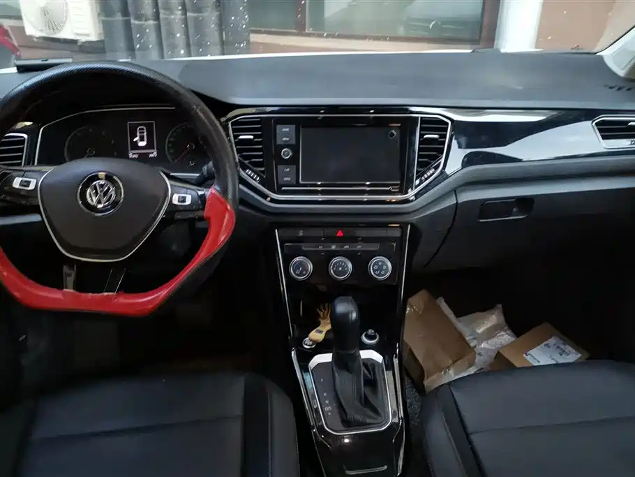 Volkswagen T-ROC exploring Songs